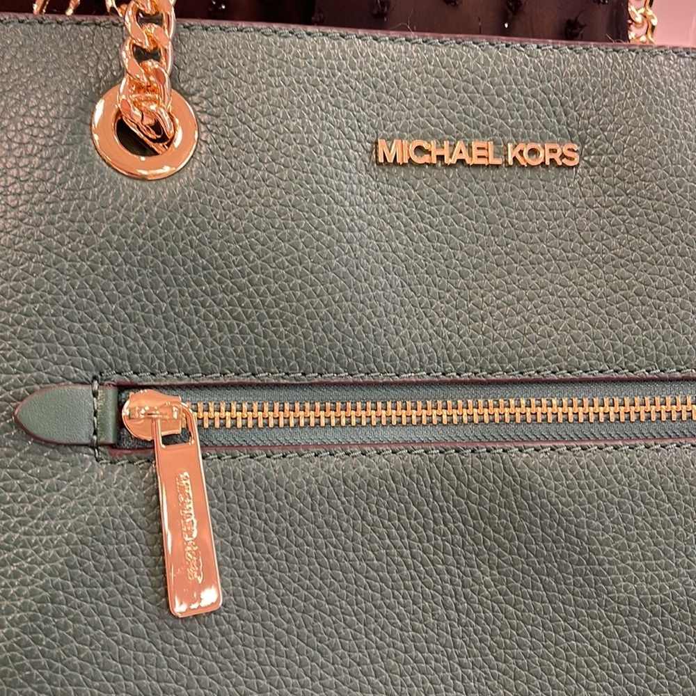 MICHAEL KORS
Jet Set Medium Front Zip Pebbled Leather Chain Tote Bag
Jewel Green - Picture 10 of 16
